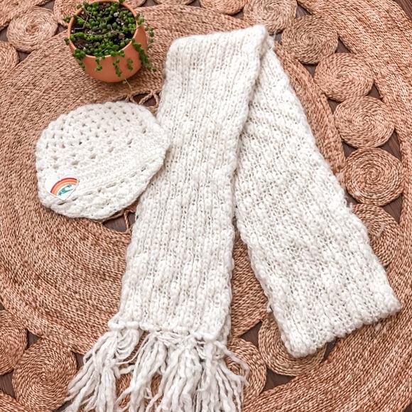 Cap Beanie and scarf - Picture 1 of 4